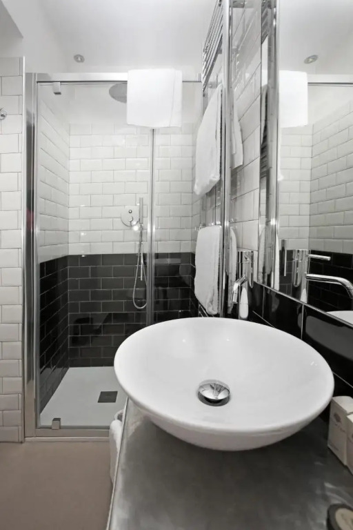 Trevi Contemporary Suite