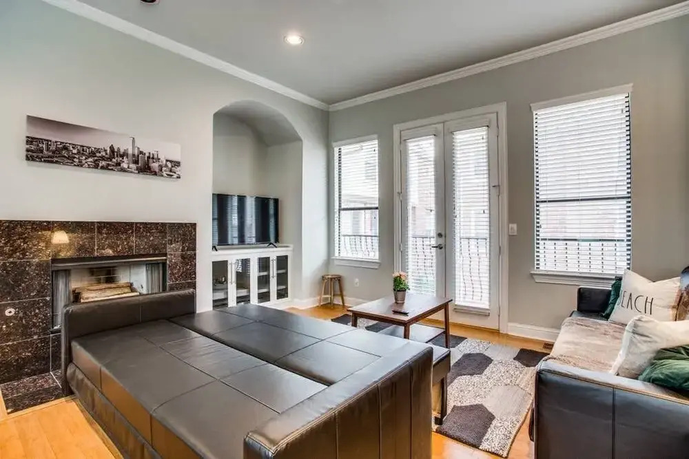 2 Huge Townhouses in Oak Lawn PERFECT for groups