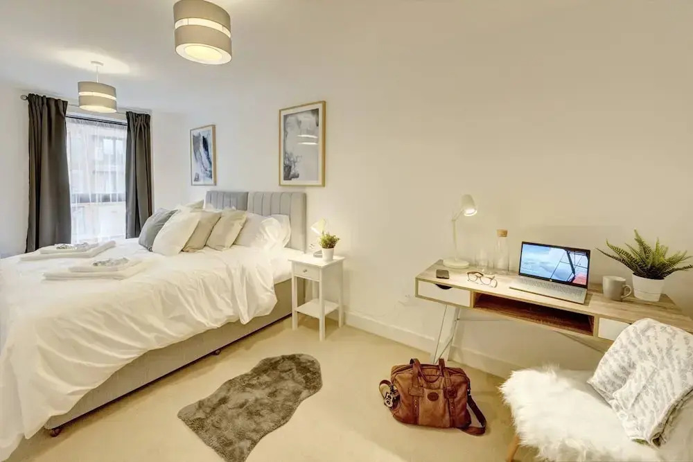 Lovely Flat in Kiln Close With Free Parking