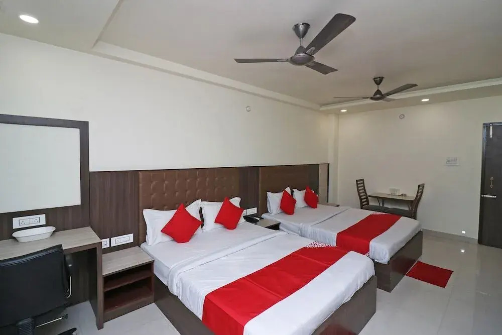OYO 37989 Hotel Debarshi