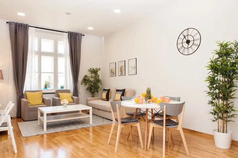 Karlo Main Square Apartments