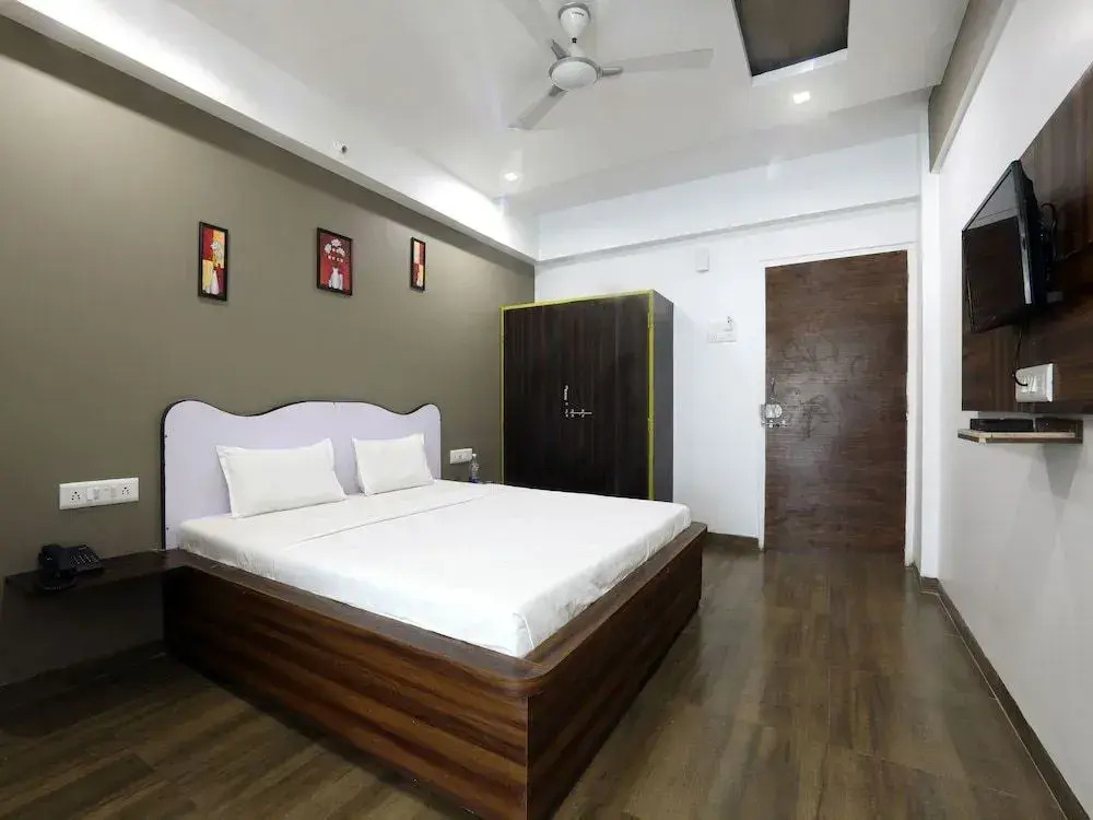 OYO 12817 White house beach resort
