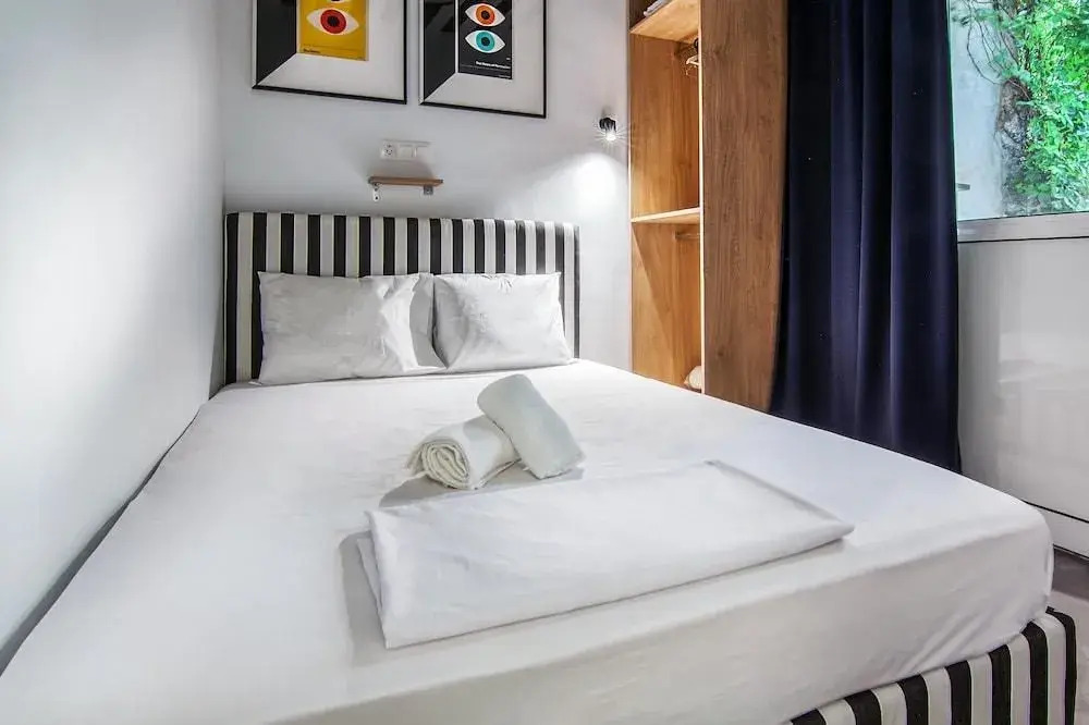 Modern and Stylish Renovated Flat, next to Metro