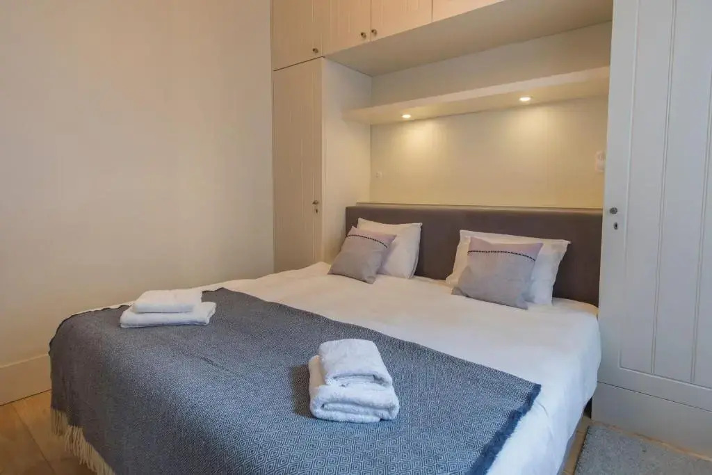 Lovelystay - Cozy Duplex Home in Alfama