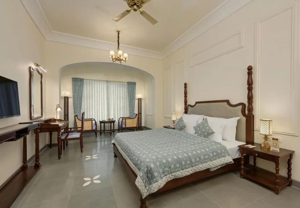Brahma Niwas - Luxury Lake View Hotel with Infinity Pool, Udaipur