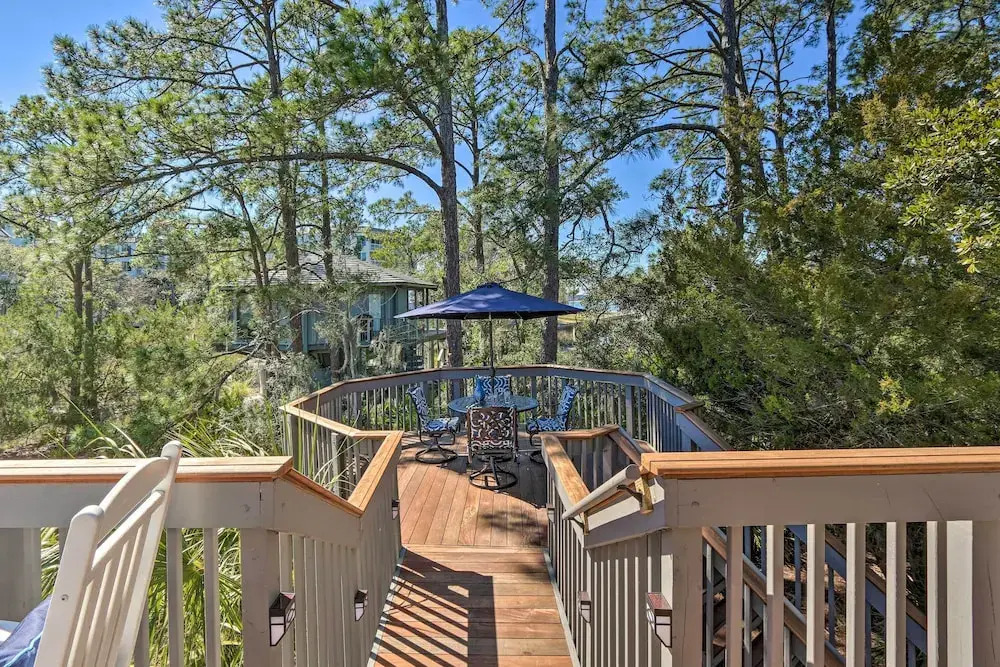 Walk to Harbour Town: Airy Treehouse w/ Bikes
