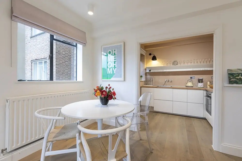Modern 2BR flat minutes from Kensington Gardens