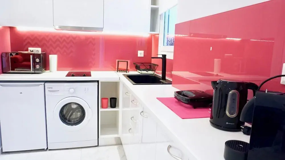 Eclectic Design Apt in Athens near Metro