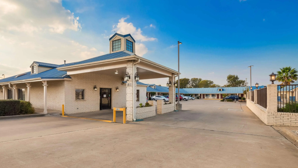 Best Western Regency Inn & Suites