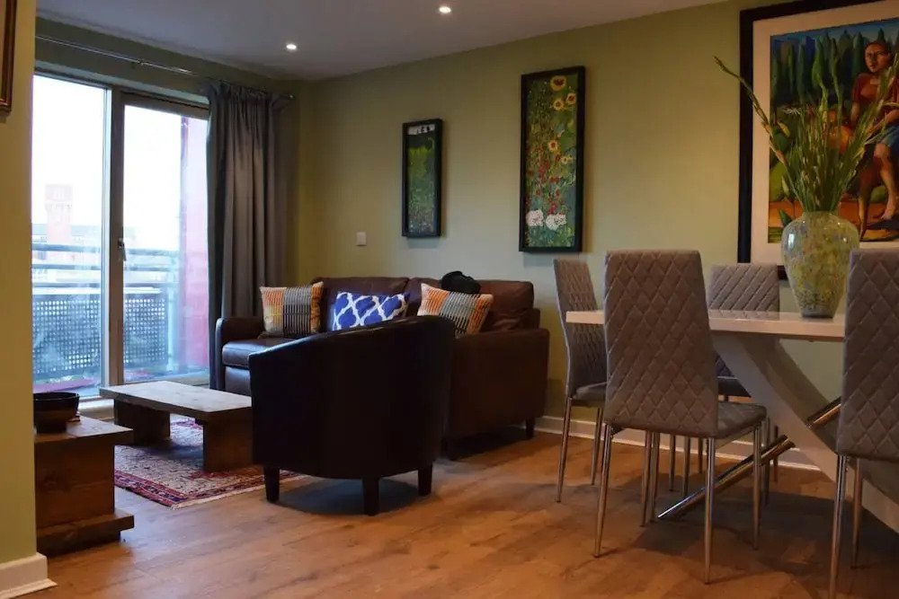 2 Bedroom Newly Refurbished Flat In The Heart of Bow