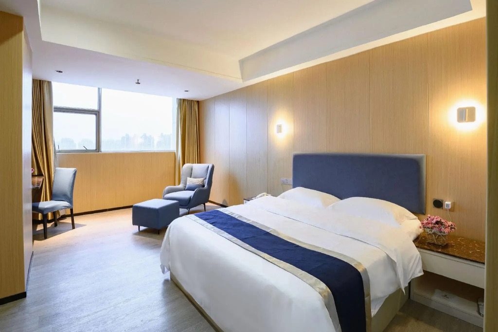 Green Island Holiday Hotel