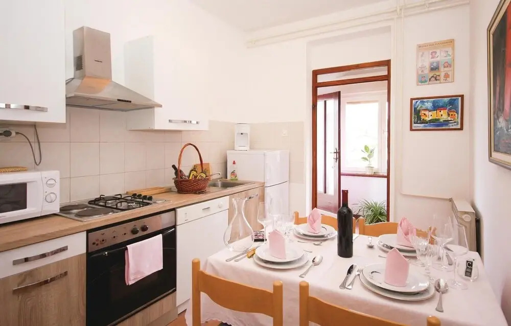 Nice Home in Vodnjan With Wifi and 2 Bedrooms
