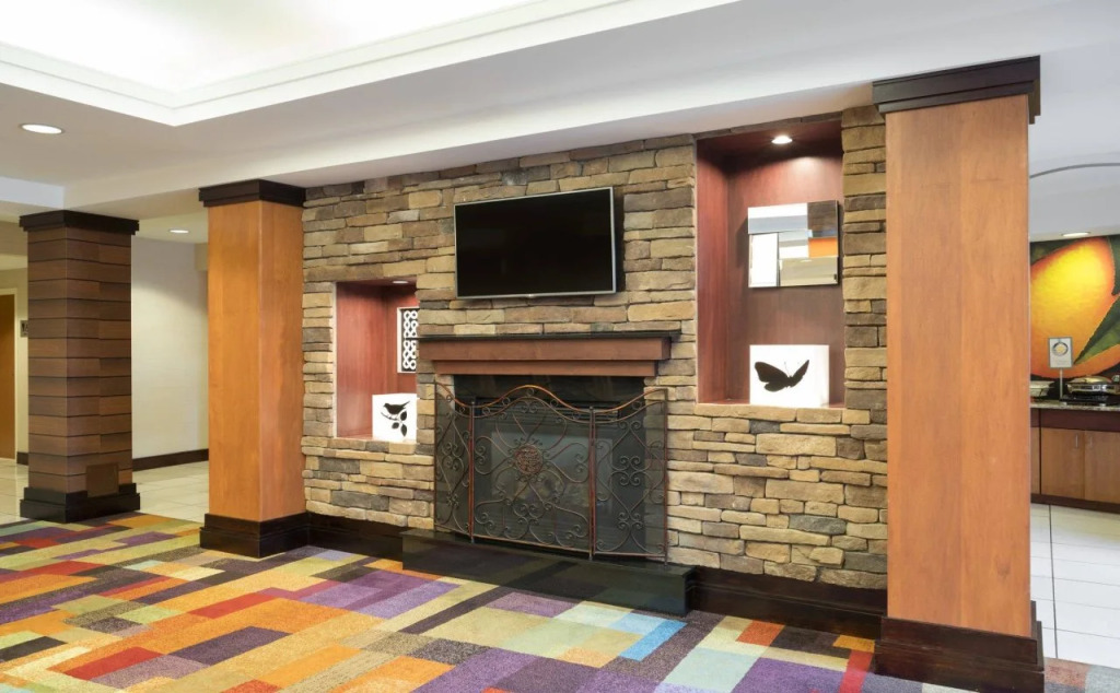 Fairfield Inn & Suites by Marriott State College