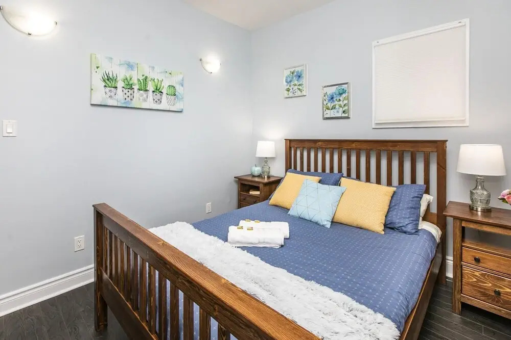 Newly Renovated - 2BR - Steps to Little Italy
