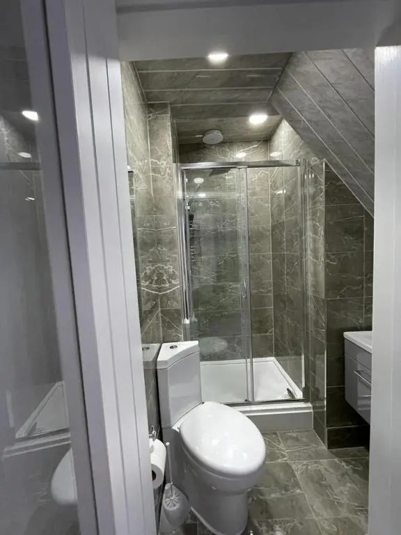 3 Bedroom Whalley Aparthotel