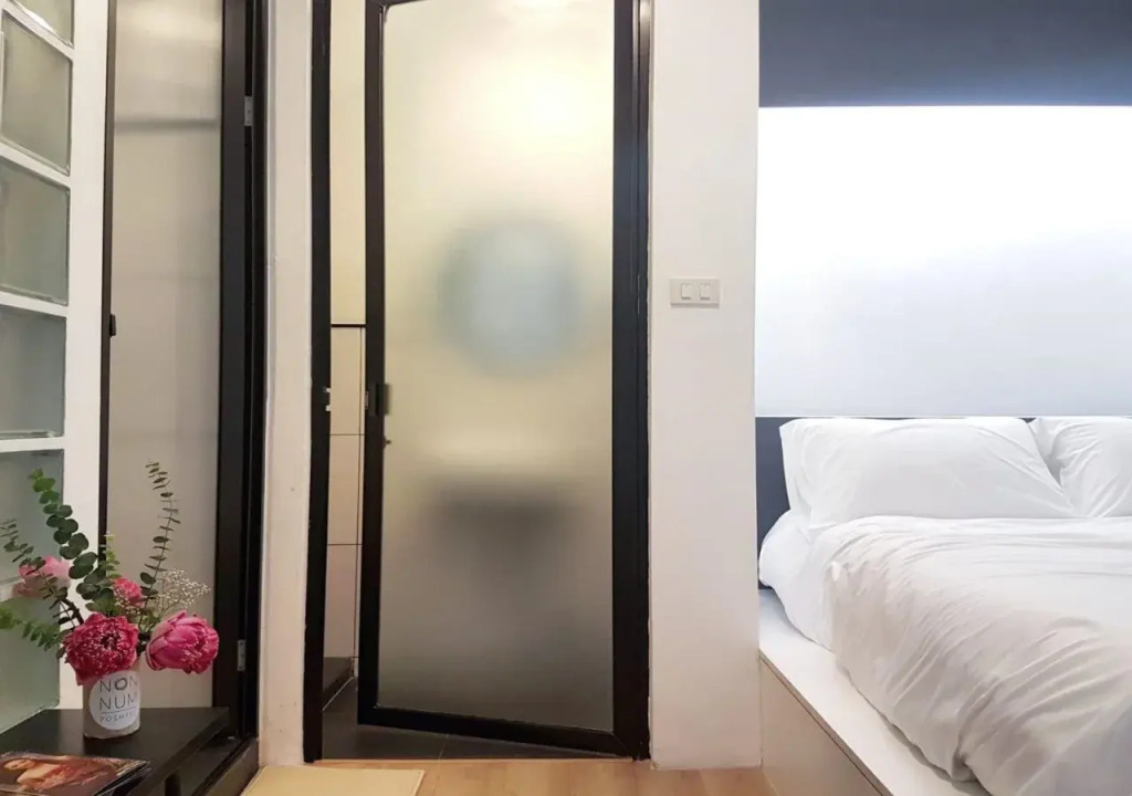 Non Num Poshtel