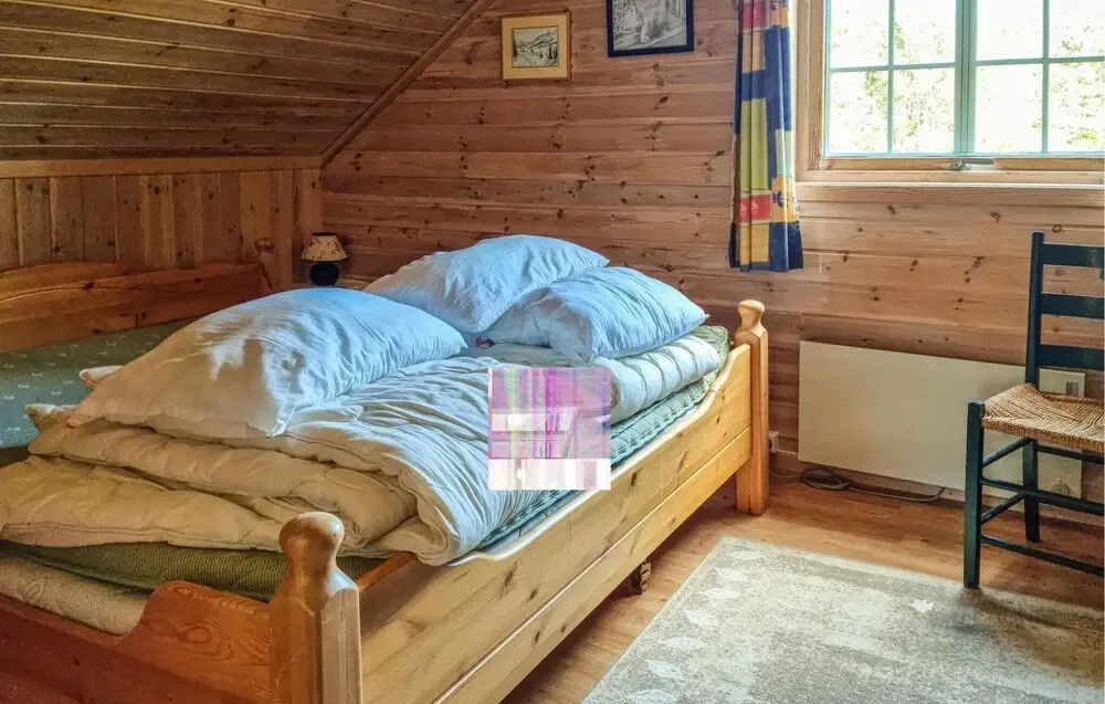 5 Bedroom Lake Front Home In Hornnes