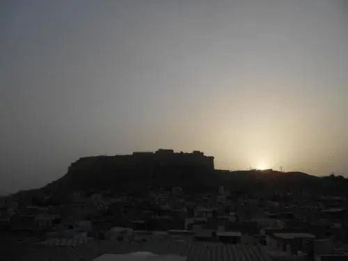 Dylan Cafe And Guest House
