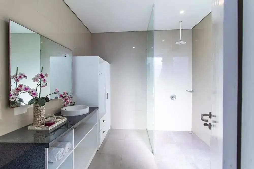 Three Bedroom Villa In Seminyak Wbreakfast