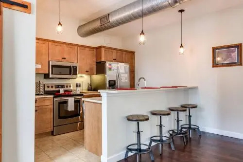 JBH 115 W 2nd Apt #3