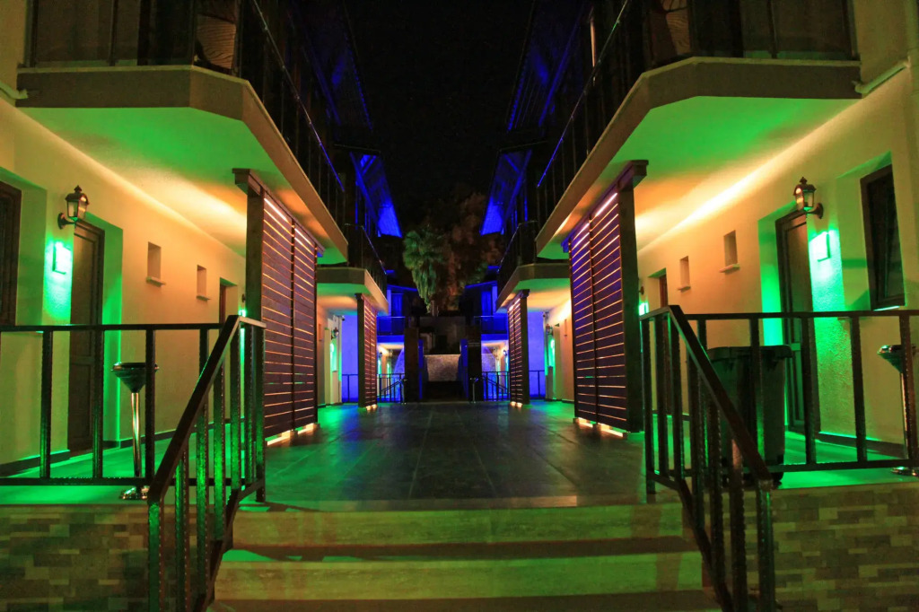 Dolphin Apart Hotel