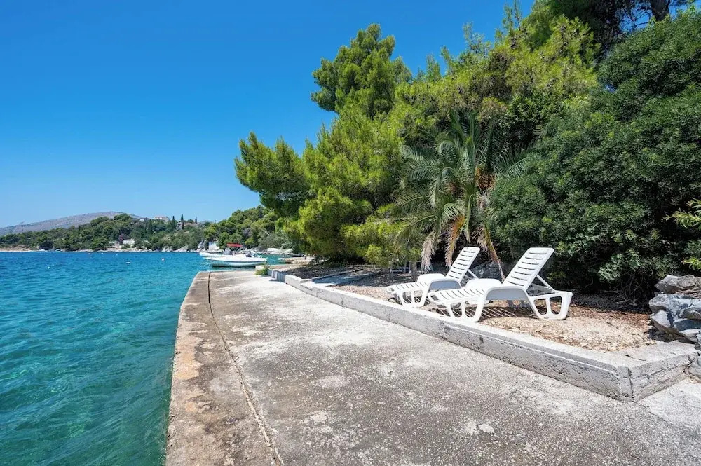 Beachfront apartments Nincevic