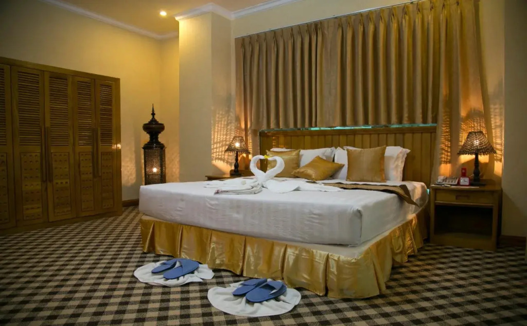 Hotel Golden Land