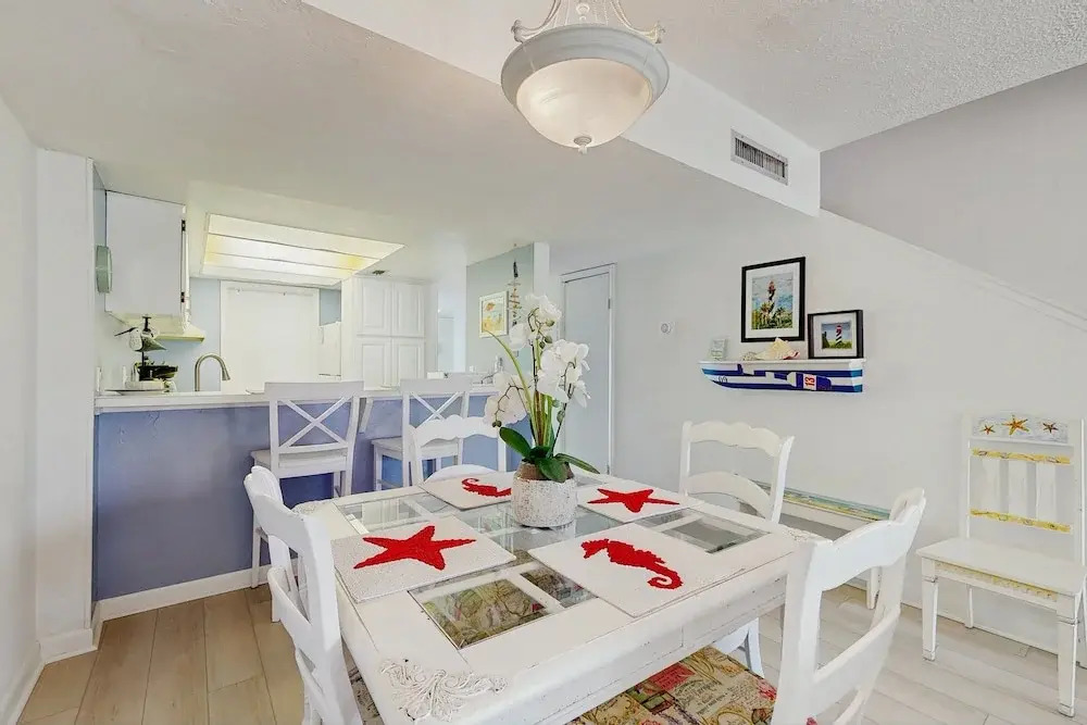 Oceanview Condo With Beach Access, Pool, Tennis Courts and Private Patio