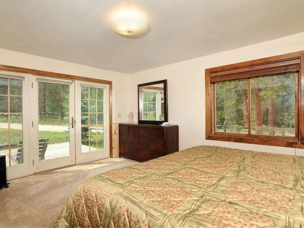 Blue Spruce House 7022