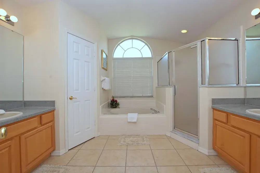 Greater Groves 5 Bedroom House w Pool - 5202GG