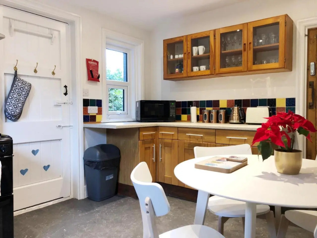 The Chine- A Spacious Studio Close to the Beach