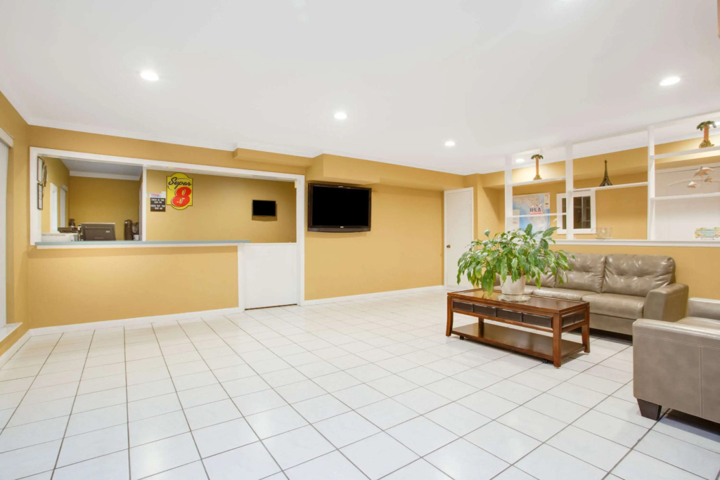 Super 8 by Wyndham Defuniak Springs