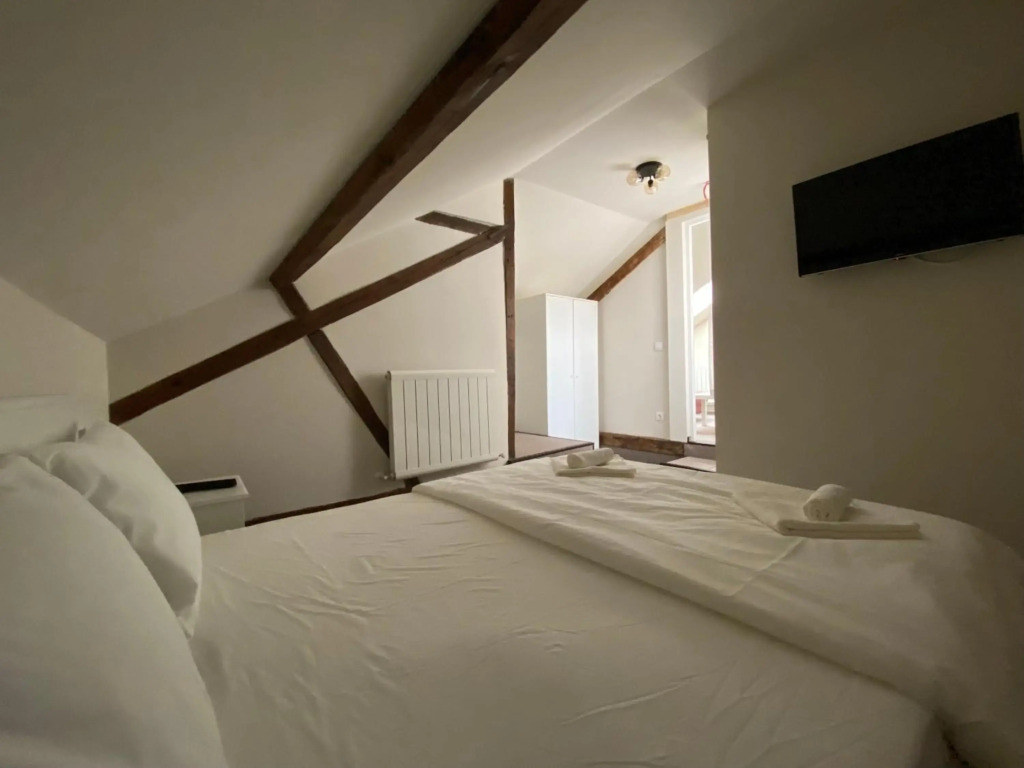 Theater Guesthouse with Parking