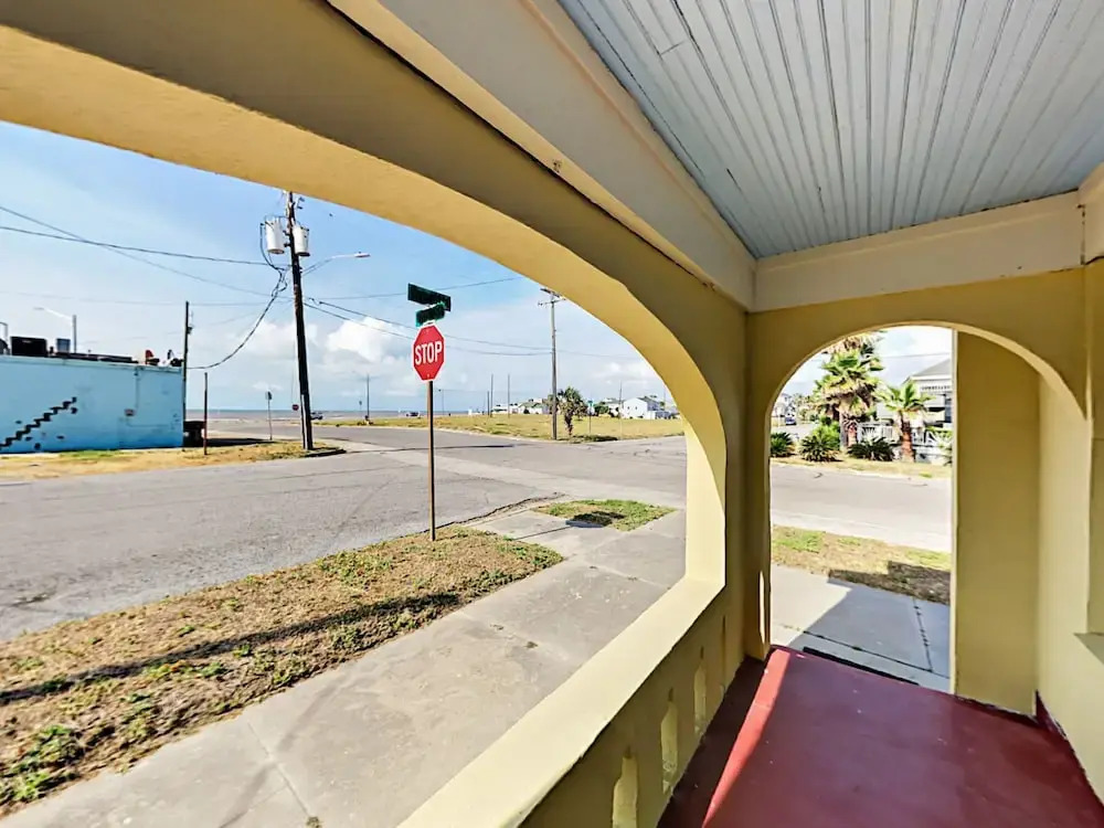 1028 Avenue M 1/2 Home 3 Bedrooms 2 Bathrooms Home