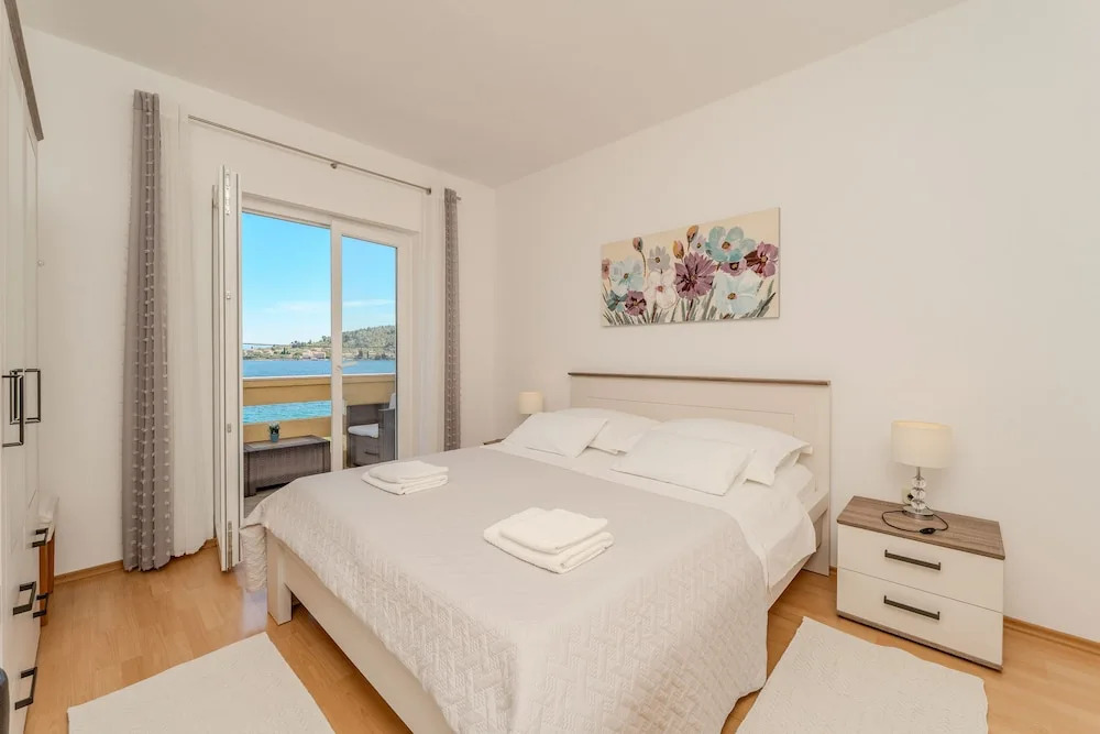 Apartment by the sea and With Beautiful View, 2 Bedrooms, 4 Persons