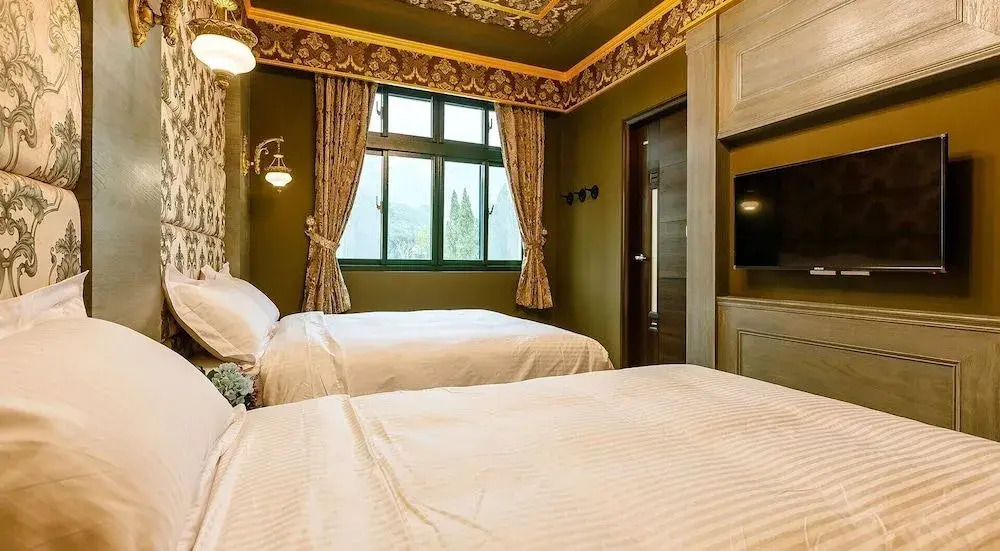 Mountain in Florence Homestay