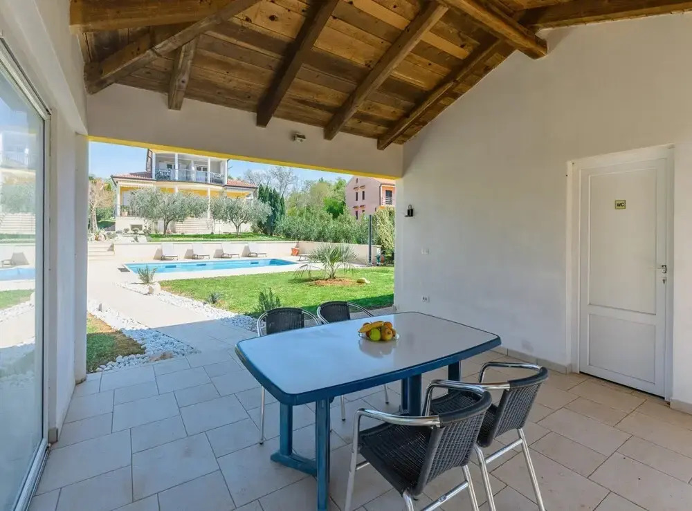 Cosy Apartment With Fenced Garden