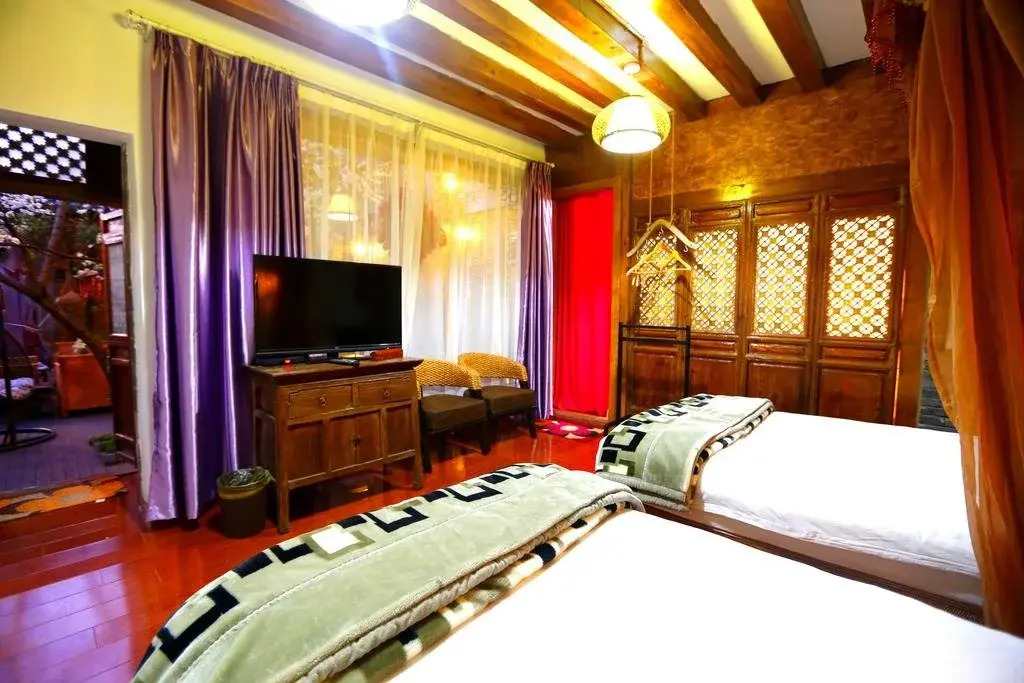 Lijiang Yuese Inn