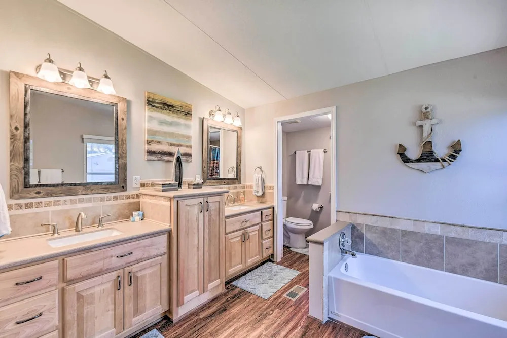 Lakefront Granbury Home, Boat Dock On-site!