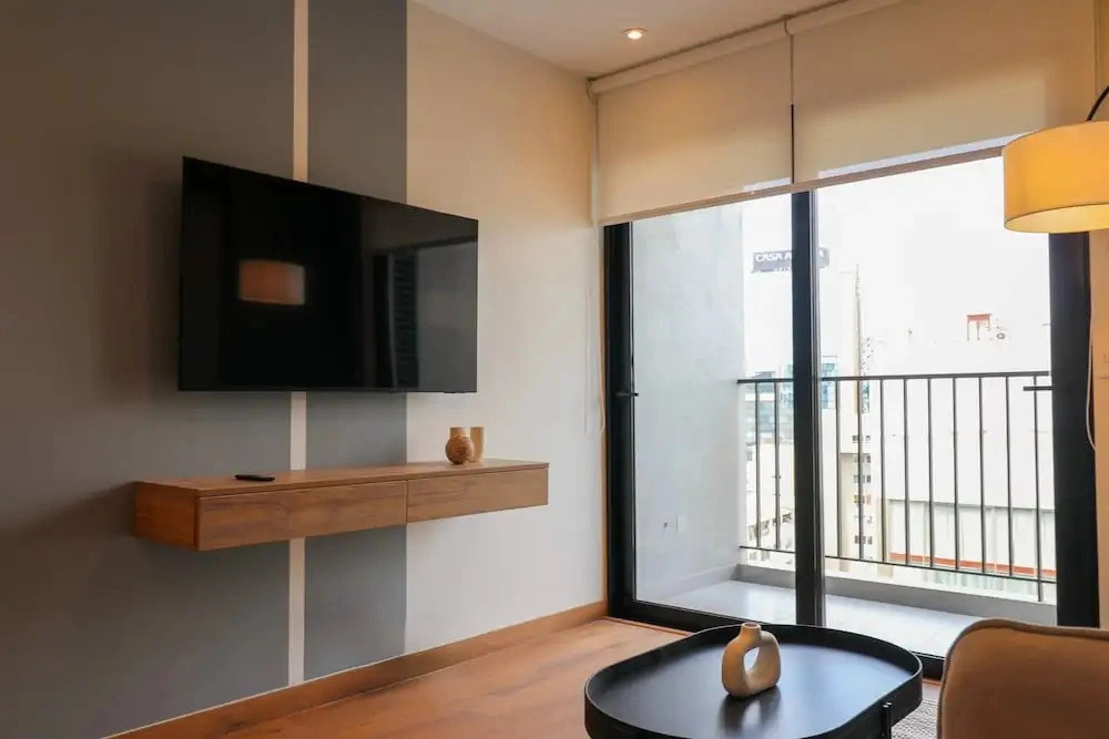 w Luminous 2BR w Balcony in Miraflores