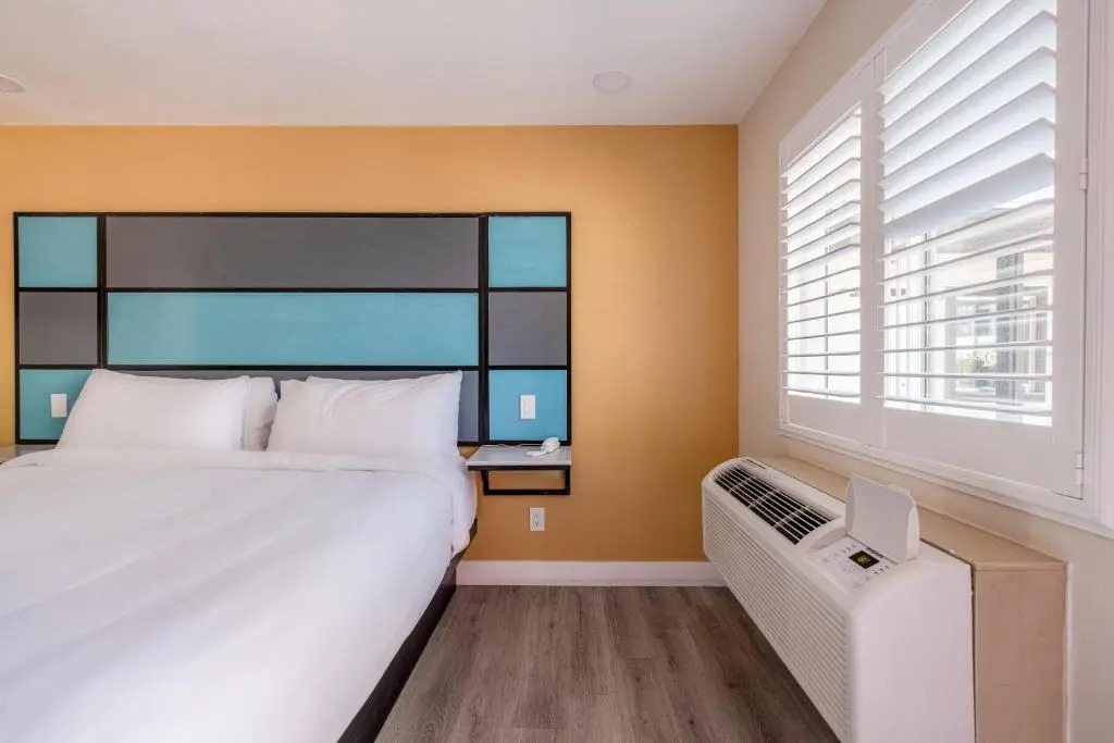Hotel Avenida Victorville I 15