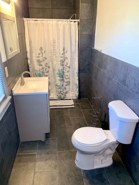 The Trotter Manor - With Private Yard & Parking, Near Falls & Casino by Niagara Hospital