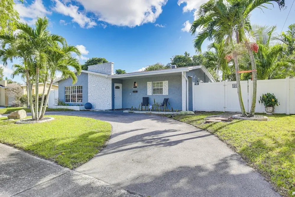 Sun-soaked Home w/ Pool in Lauderdale Lakes!