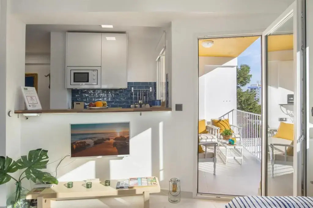 Shiny Studio with Pool & Carihuela Beach at 500m