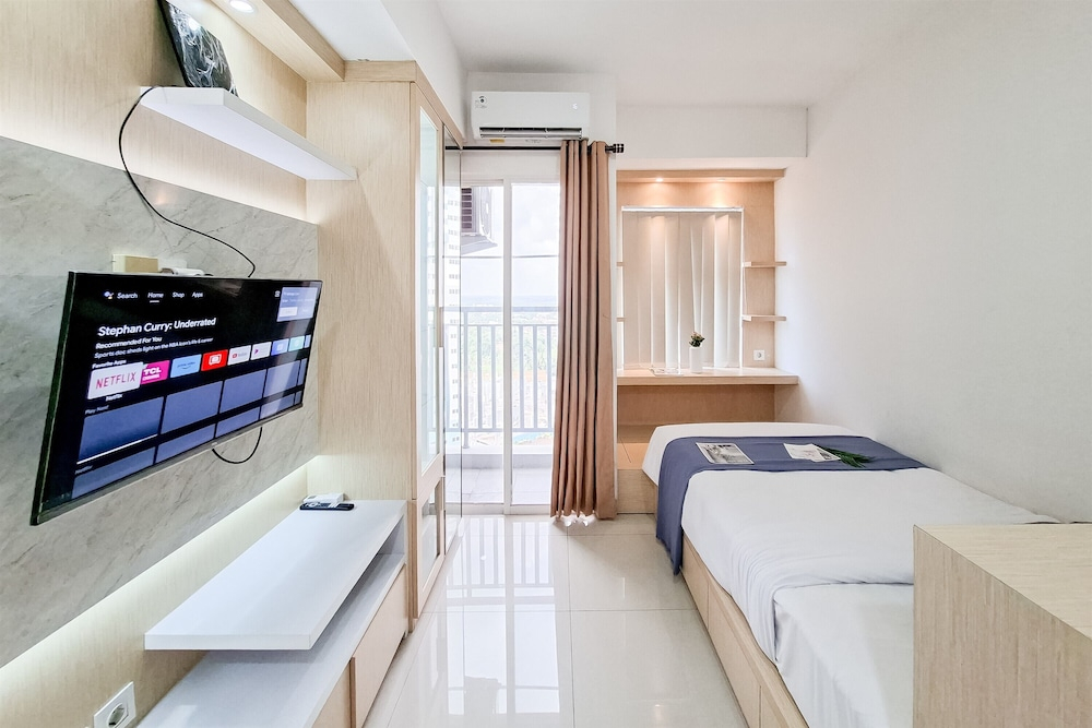 Luxury Studio at Serpong Garden Apartment By Travelio