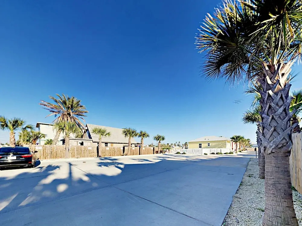 Las Olas Townhouse 3 Bedrooms 2 Bathrooms Townhouse