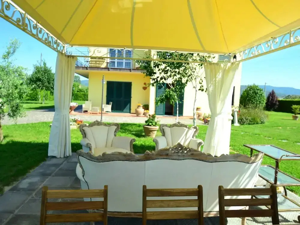 Villa in Montecarlo with Pool and Scenic Views