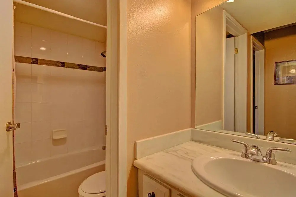 Sawmill 316 2 Br condo by RedAwning