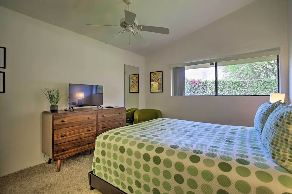 Palm Springs Retreat w/ Pool Access, Near Downtown