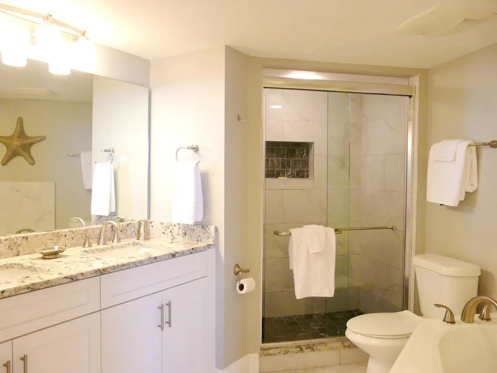 Beachfront Condo With Huge Views/pools/tennis/grills